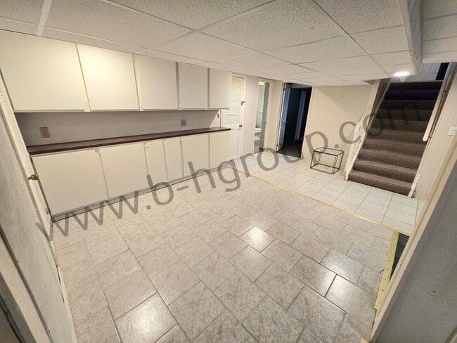 Building Photo - Great Location!