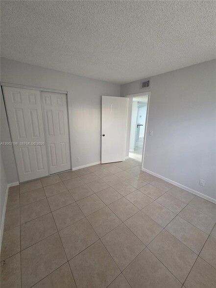 Building Photo - 8871 Wiles Rd