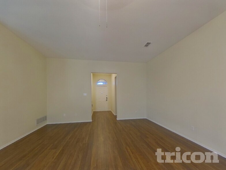 Building Photo - 5749 Imes Ln