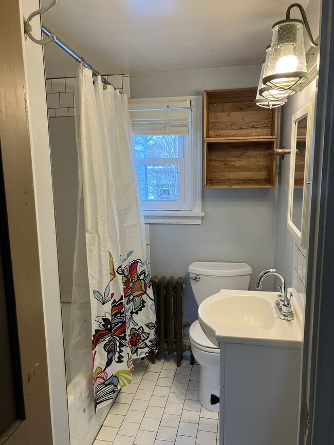 Building Photo - 14 Old Dorwart St