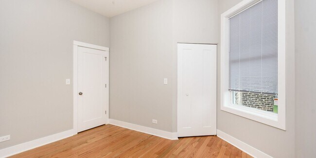 Building Photo - Recently Rehabbed, Top Floor 2bd/2bth Avail 5/20
