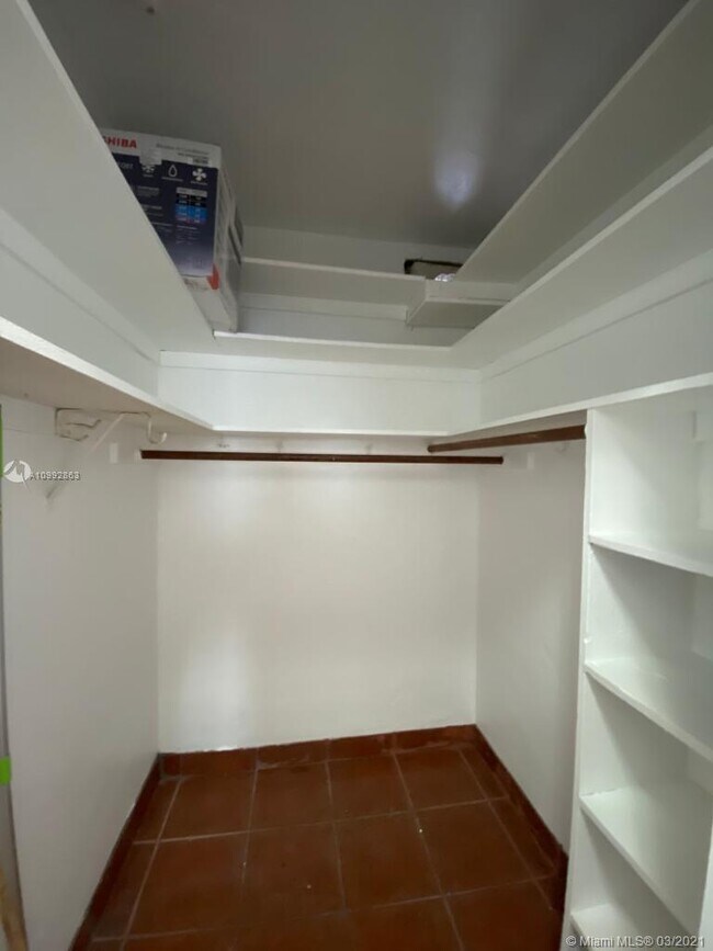 Building Photo - 7921 East Dr