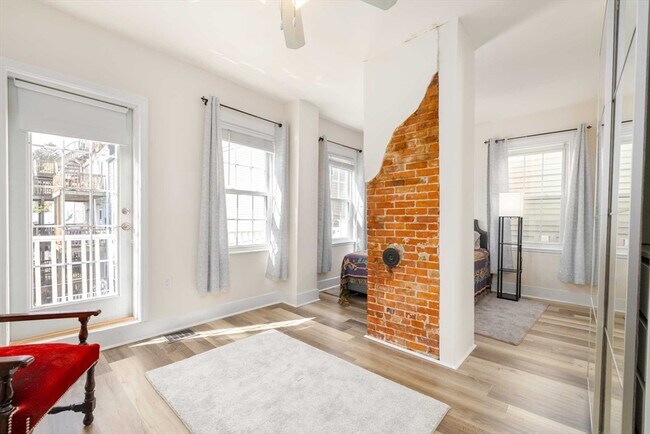 Building Photo - 157 H St