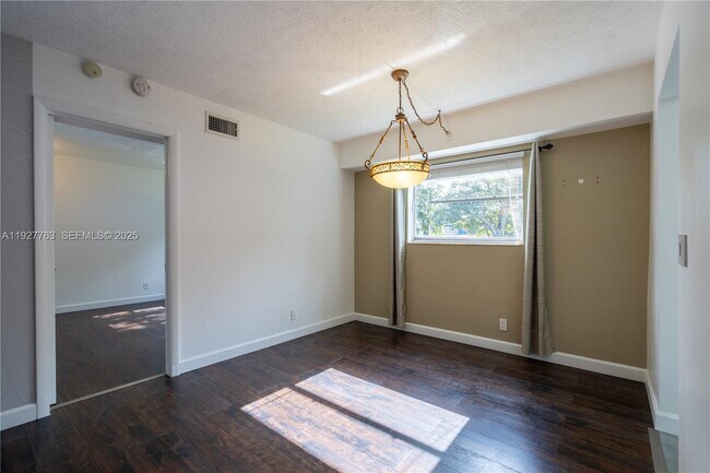 Building Photo - 8002 Lagos De Campo Blvd