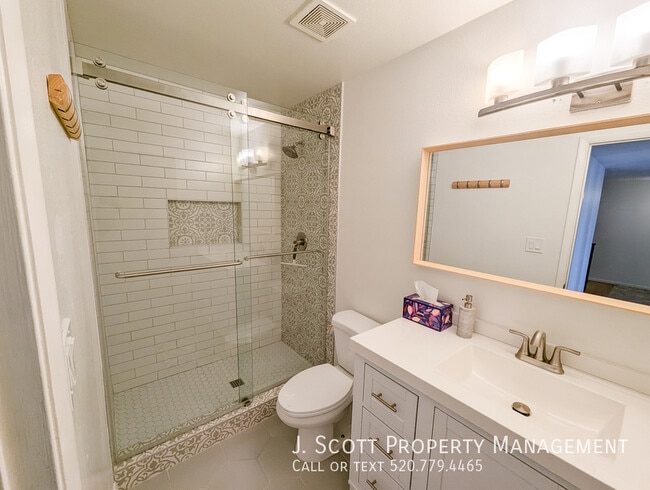 Building Photo - 1618 E Dunbar Dr