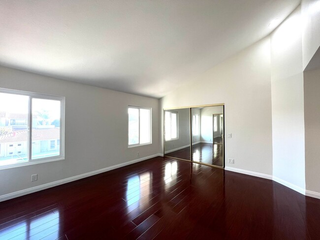 Building Photo - Large 3 bedroom townhome available in Buena Park