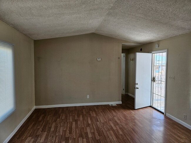 Building Photo - First Month Free!! Remodeled and Cute Manufactured Home in Central BHC