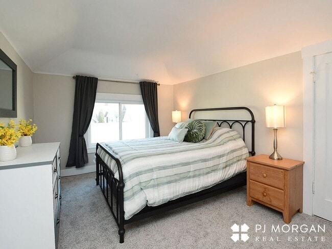 Building Photo - 5022I