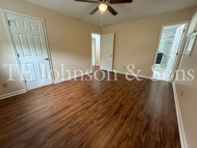 Building Photo - 3 Bedroom Close to Mt. Tabor