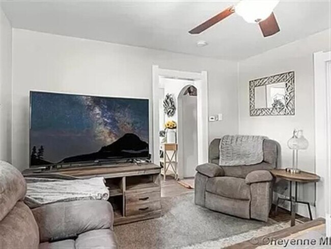 Building Photo - Cute, clean home
