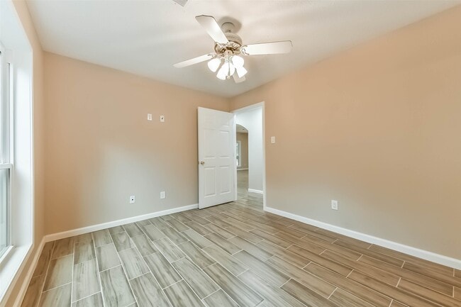 Building Photo - 605 Kings Ct