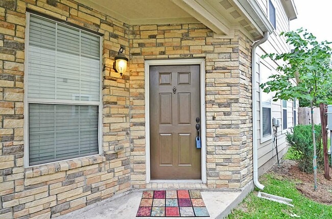 Building Photo - 12225 Medina Lake Dr