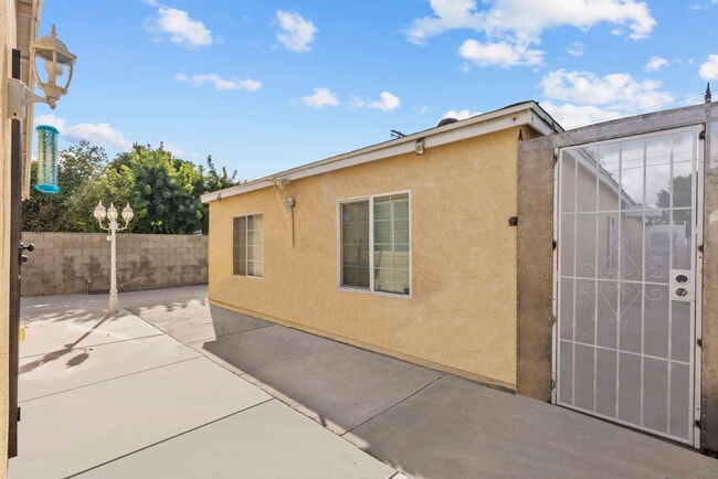 Building Photo - 18621 Bryant St