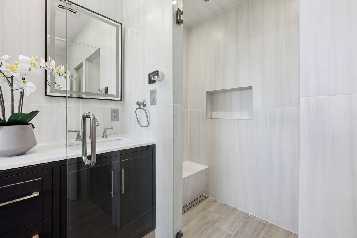 Building Photo - 131 Flying Point Rd