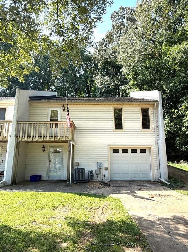 Primary Photo - 3 Bedroom Townhome located walking distance to Downtown Woodstock!