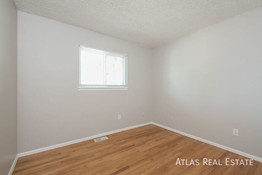 Building Photo - 730 S Oakland St