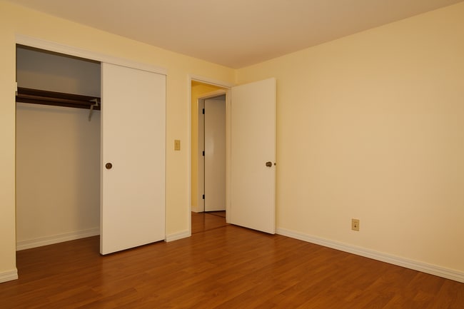 Building Photo - Spacious SW Bend Home on Nearly Half an Ac...