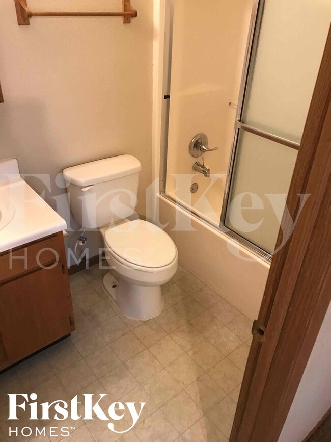 Building Photo - 17812 Sanibel Cir