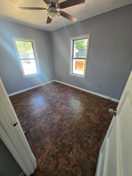 Building Photo - 2814 1st Pl