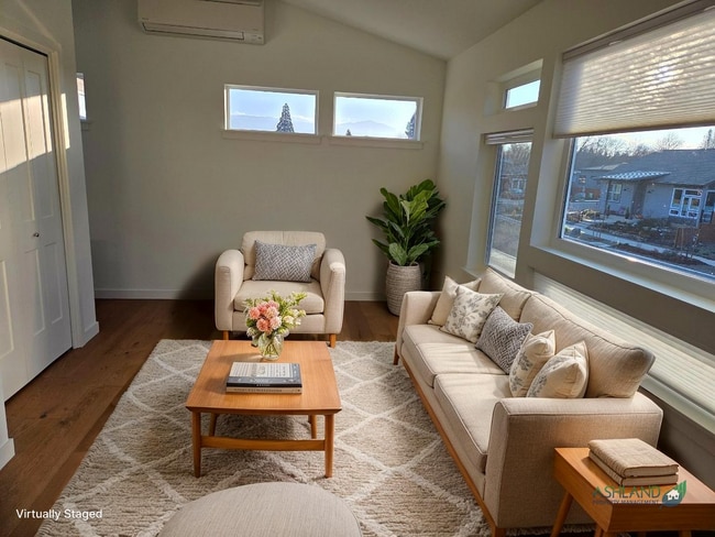 Building Photo - New Apartment in Central Ashland Location | Available Now!