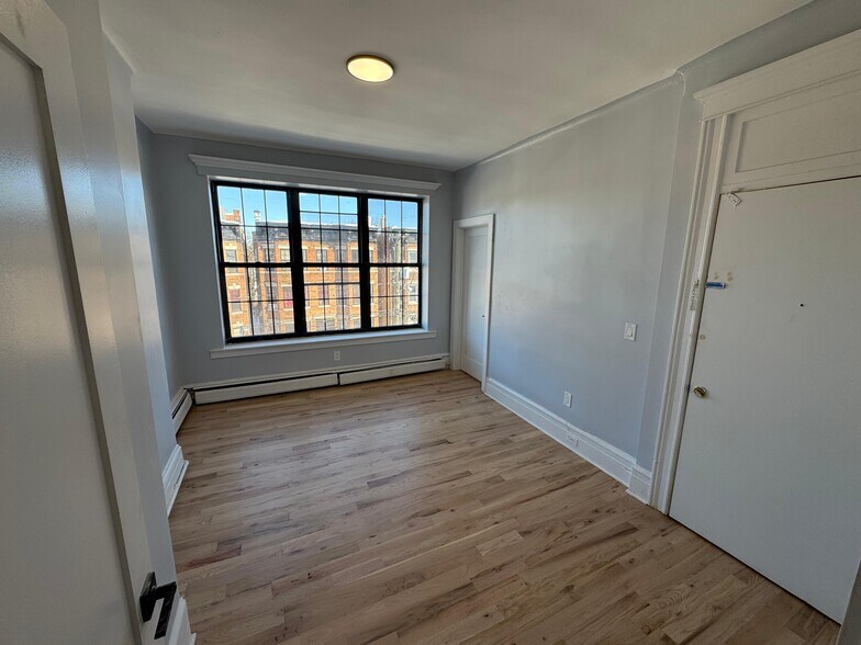 Building Photo - 89 Bostwick Ave