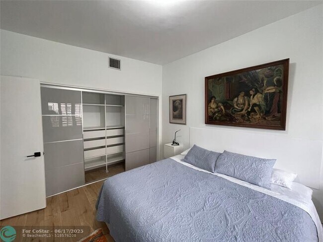 Building Photo - 425 Bayshore Dr
