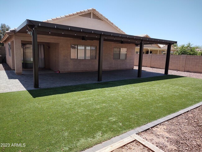 Building Photo - 7810 W Solano Dr N