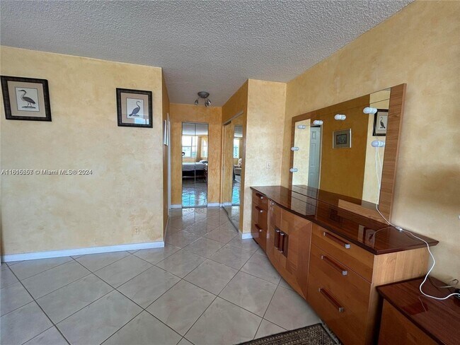 Building Photo - 100 Golden Isles Dr
