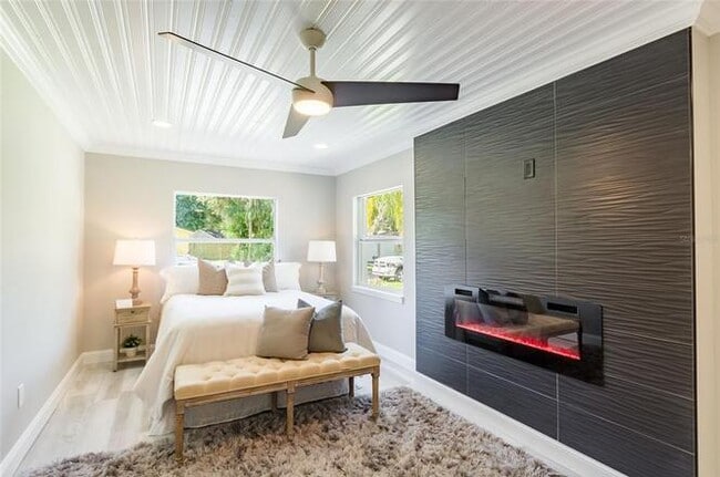 Master suite - 1918 E Shadowlawn Ave