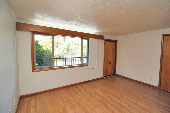 Building Photo - 3200-3236 SW Marigold St