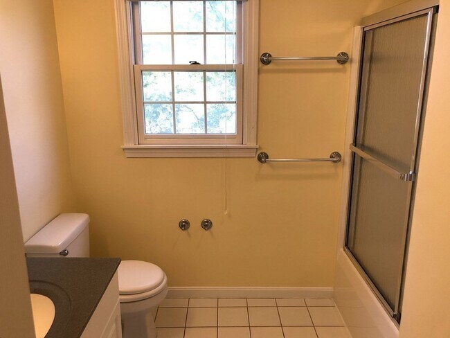 Building Photo - 322 Lowell St