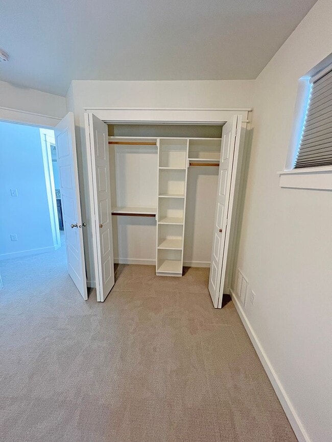 Building Photo - Well Kept Single Family Detached Home with...