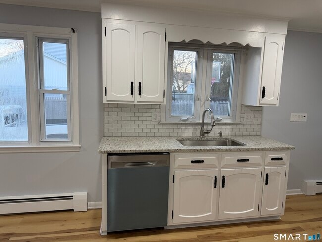 Building Photo - 305 Wiklund Ave