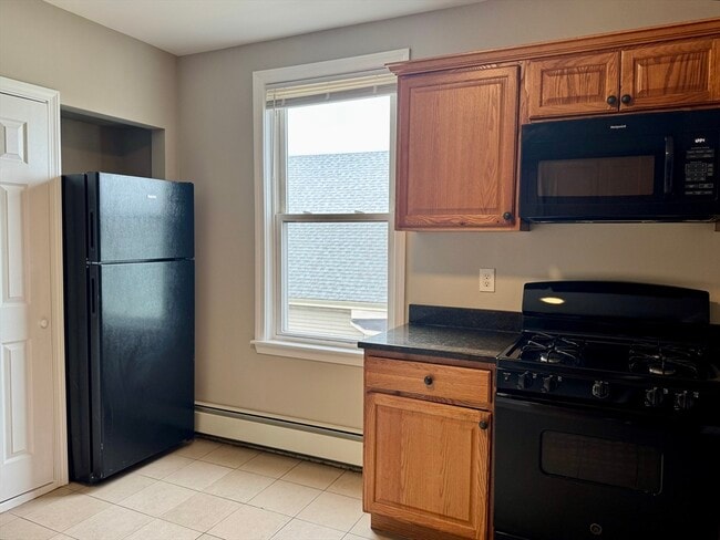 Building Photo - 56 Estes St