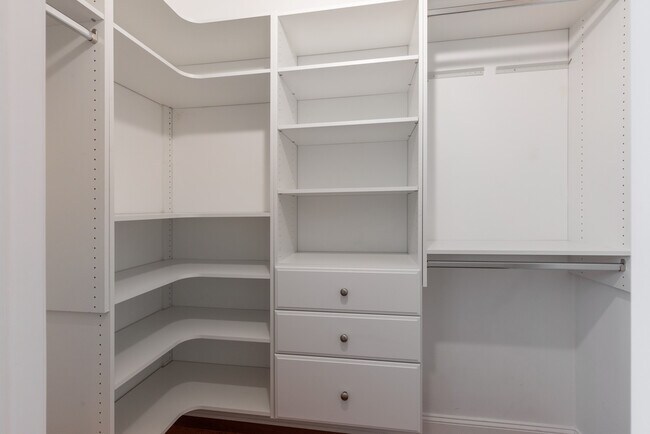 Building Photo - 1900 E Cumberland St