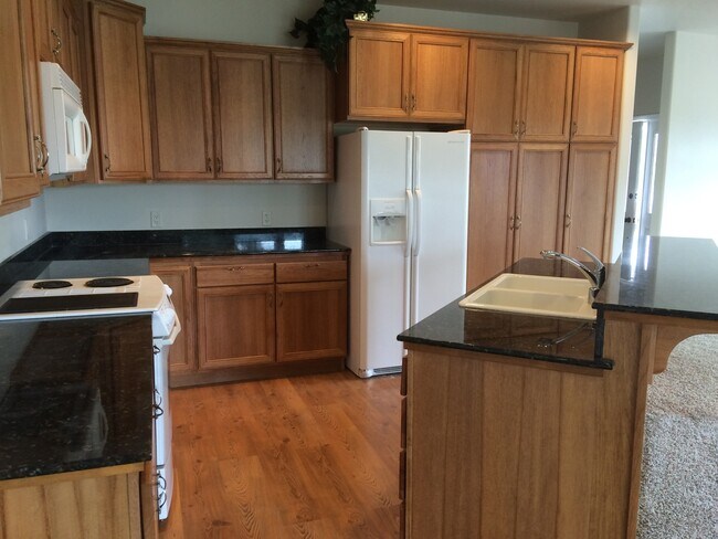 Building Photo - 4 Bedroom Home on The Links Golf Course! Utilities & Landscaping Included!