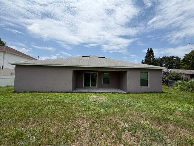 Building Photo - 867 Glencove Ave NW