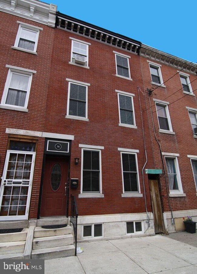 Building Photo - 341 Dickinson St