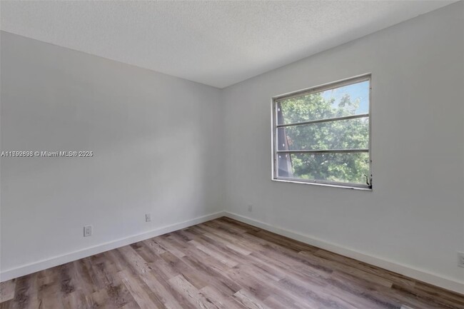 Building Photo - 6141 SW 42nd Ct