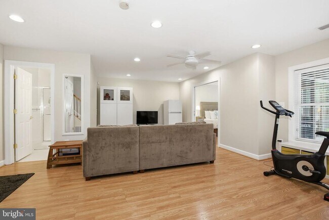 Building Photo - 3826 Elmwood Towne Way