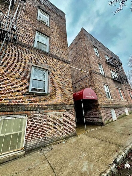 Building Photo - 197 Lafayette Pl