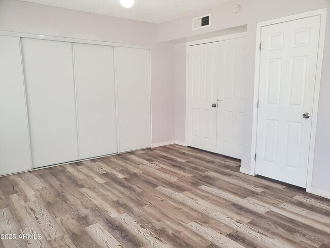 Building Photo - 1511 E Desert Dr
