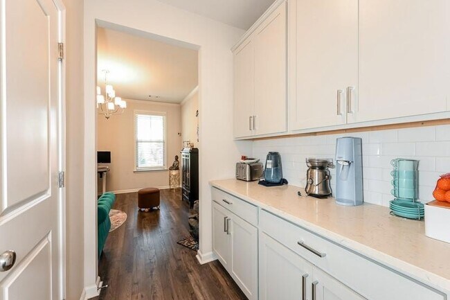 Building Photo - 4245 Grandview Pointe Wy