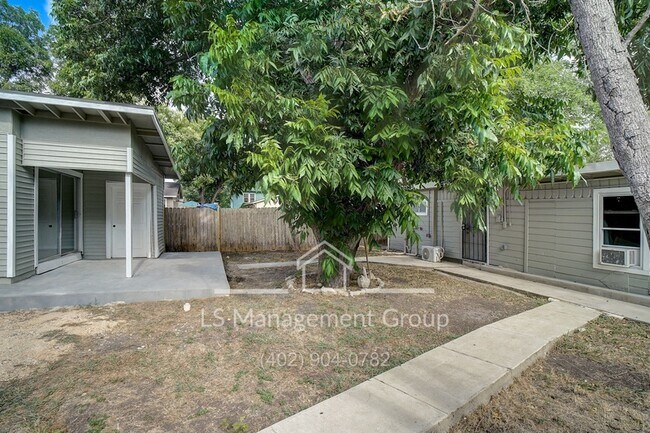 Building Photo - 609 Taft Blvd
