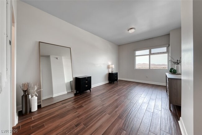 Building Photo - 150 S Las Vegas Blvd