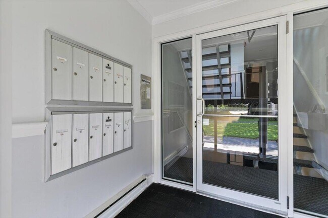 Building Photo - 440 North Ave