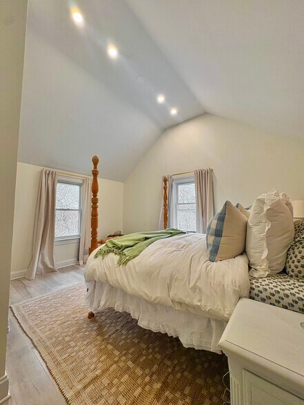 Master Bedroom - 251 E Rutland Rd