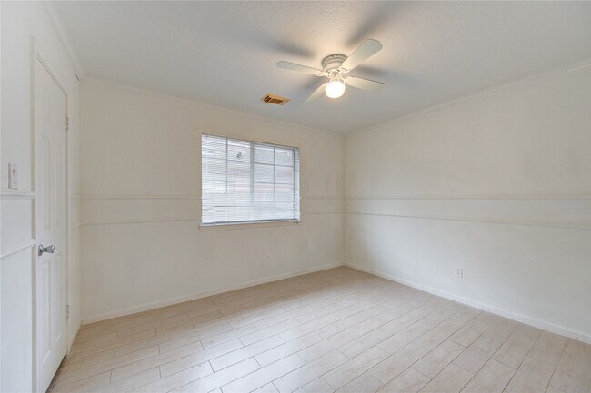 Building Photo - 2915 Blue Mist Dr