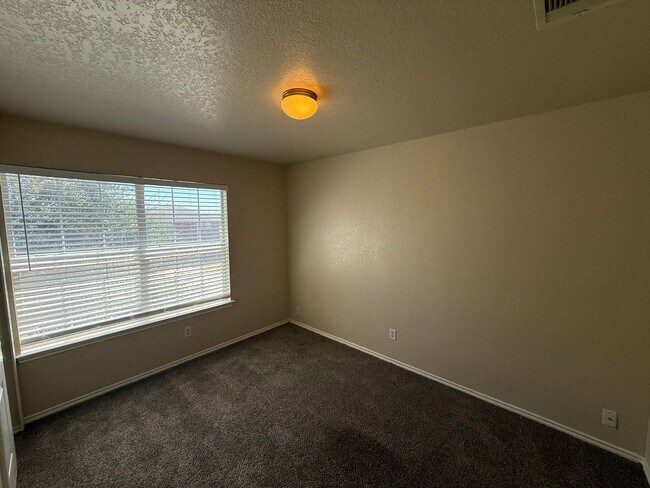 Building Photo - 11127 Vollmer Ln