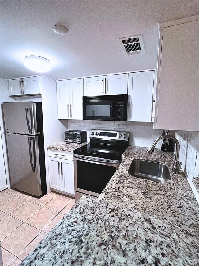 Building Photo - 770 Claughton Island Dr